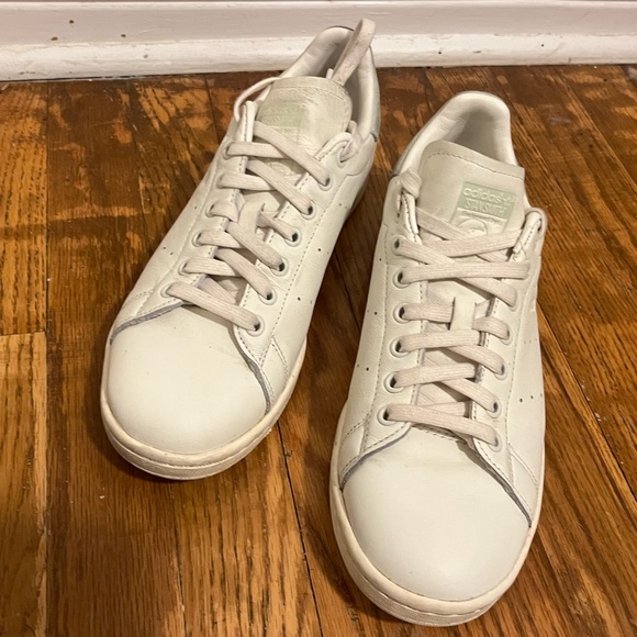 Adidas Stan Smith Shoes - Picture 3 of 4